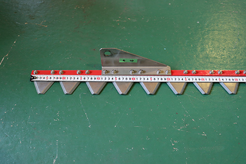 外来水生植物と水草刈取船